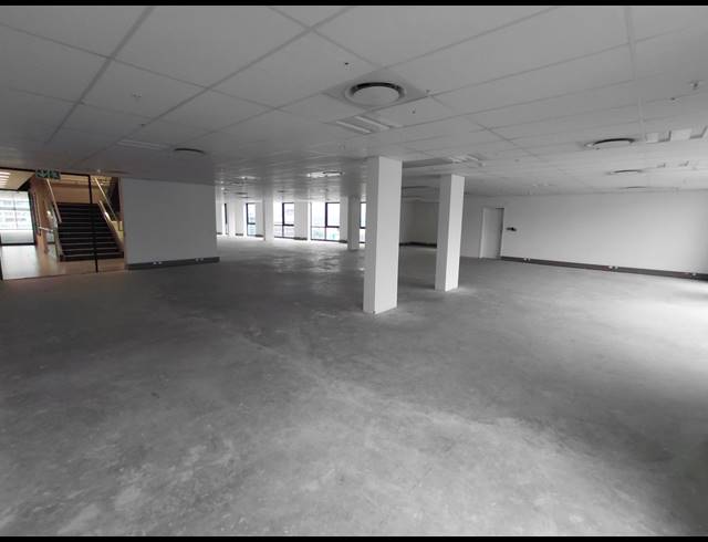 581M² OFFICE TO LET IN VORNA VALLEY